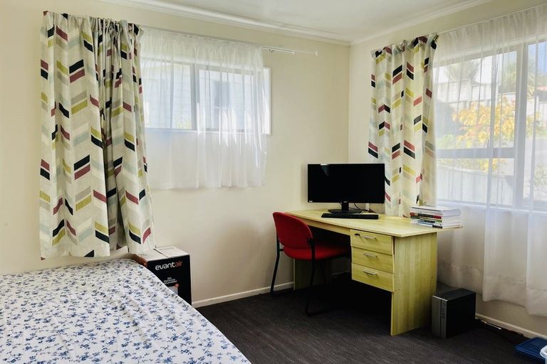 Photo of property in 6 Ruth Grove, Karori, Wellington, 6012