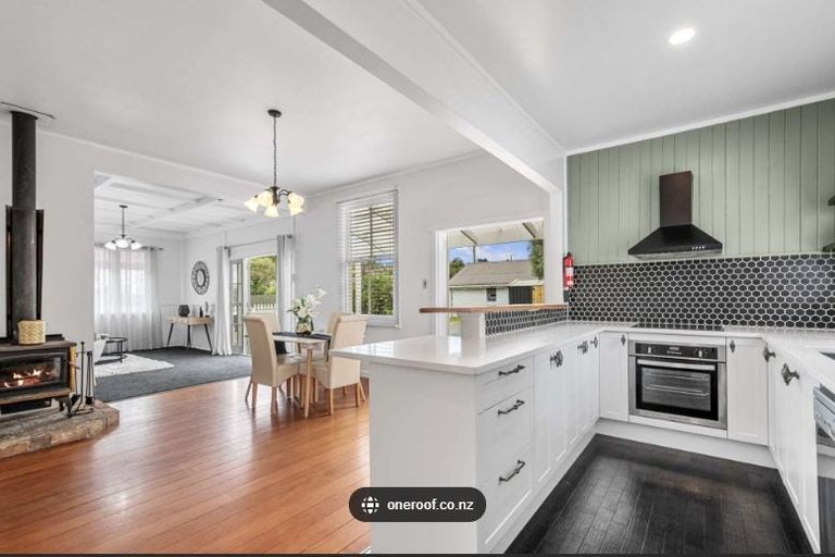Photo of property in 221 Henderson Valley Road, Henderson, Auckland, 0612