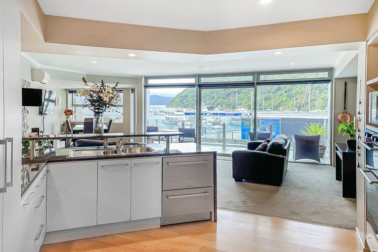 Photo of property in Oxleys Rock Apartments, 204/6 London Quay, Picton, 7220