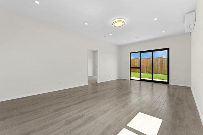 Photo of property in 14 Waimarie Drive, Karaka, 2578