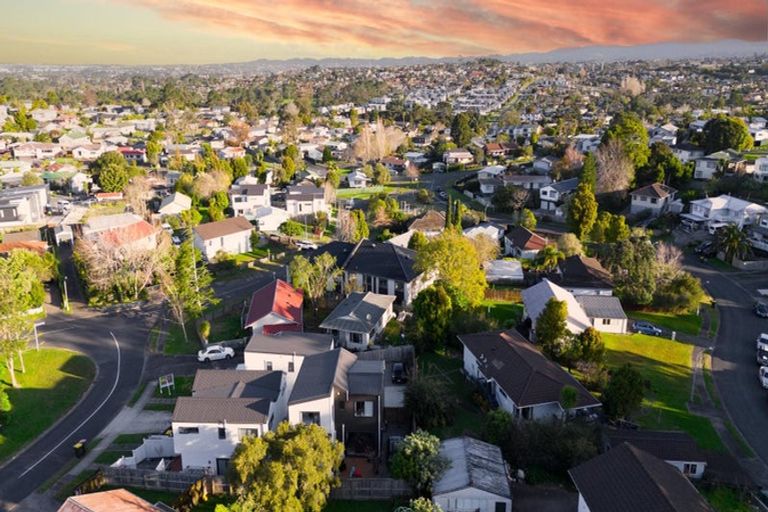 Photo of property in 6d Buisson Glade, West Harbour, Auckland, 0618