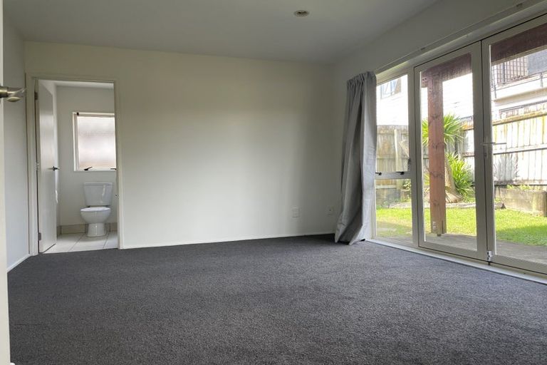 Photo of property in 16 Merlot Way, Te Atatu South, Auckland, 0610