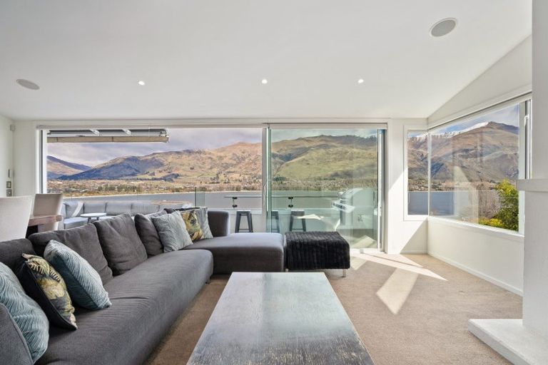Photo of property in Lakeview Heights, 2/124 Lismore Street, Wanaka, 9305