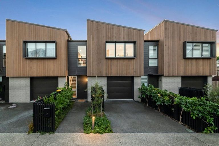 Photo of property in 5 Nga Tutu Place, Belmont, Auckland, 0622