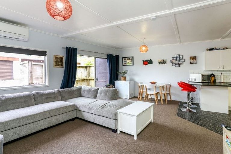 Photo of property in 48b Pitcairn Street, Oakura, 4314