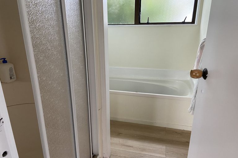 Photo of property in 1/14 Compass Place, Te Atatu Peninsula, Auckland, 0610