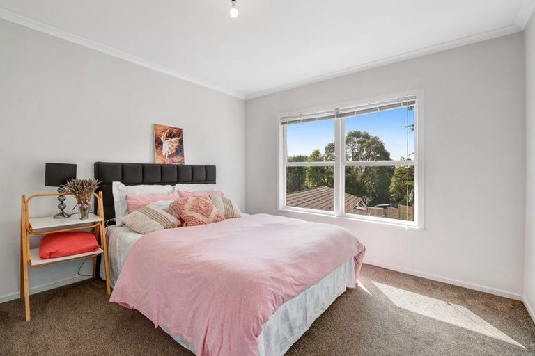Photo of property in 1/13 Ayton Drive, Totara Vale, Auckland, 0629