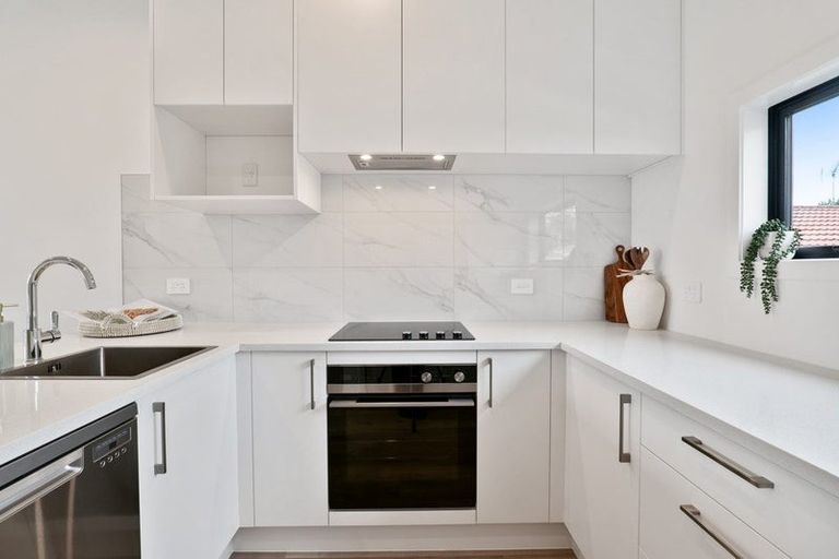 Photo of property in 3 Meg Lane, Glen Eden, Auckland, 0602