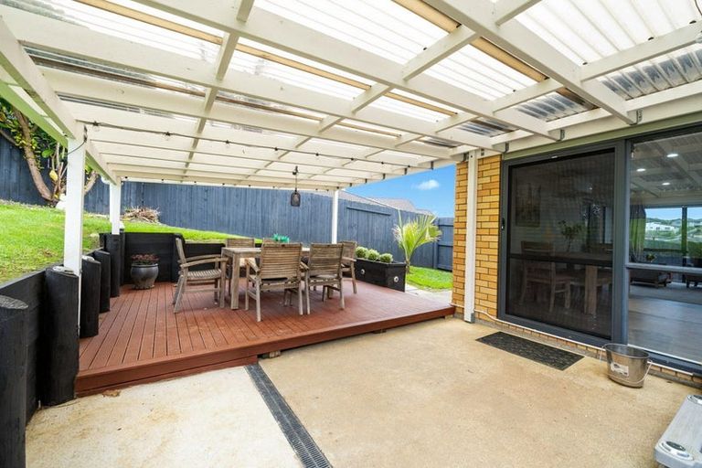 Photo of property in 20 Ina Ville Drive, Pukekohe, 2120