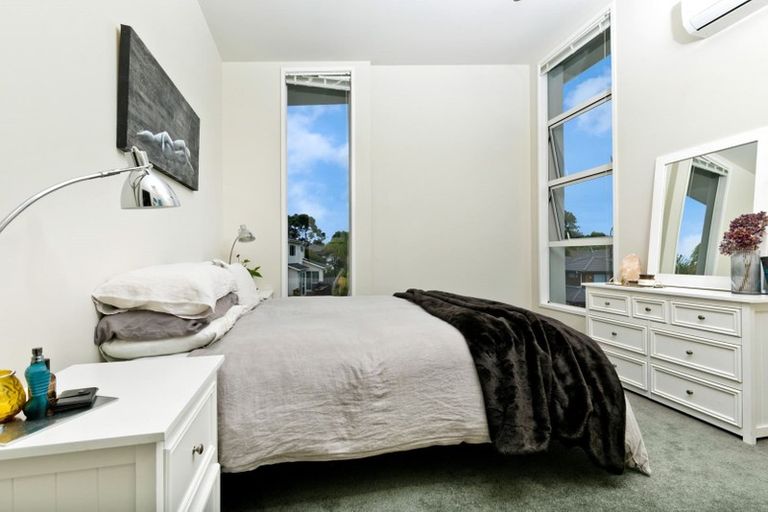 Photo of property in 27 Newbury Place, Schnapper Rock, Auckland, 0632