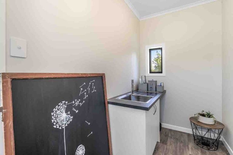 Photo of property in 2 Hillary Street, Winton, 9720