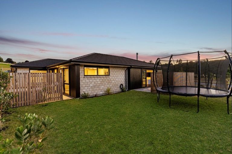 Photo of property in 1 Whakaturou Crescent, Pyes Pa, Tauranga, 3112