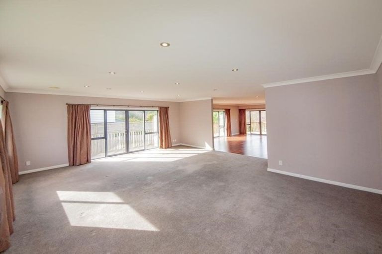 Photo of property in 20 Wantwood Grove, Churton Park, Wellington, 6037