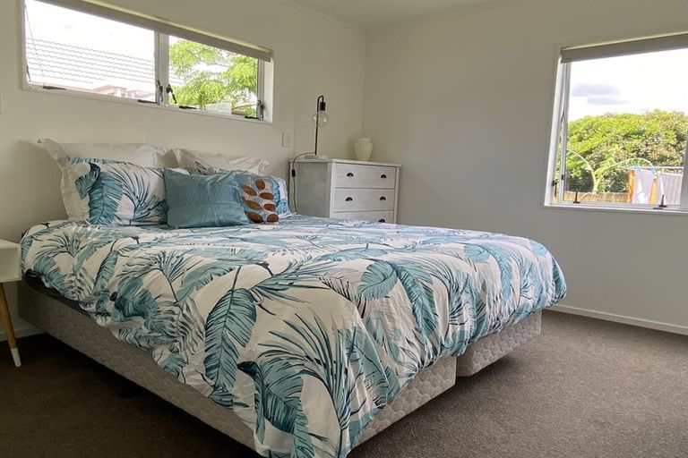 Photo of property in 12 Duncan Avenue, Te Atatu South, Auckland, 0610