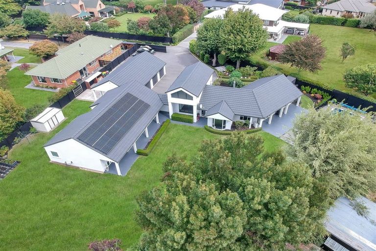 Photo of property in 52 Regent's Park Drive, Casebrook, Christchurch, 8051