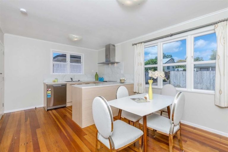 Photo of property in 34 Harrington Road, Henderson, Auckland, 0610