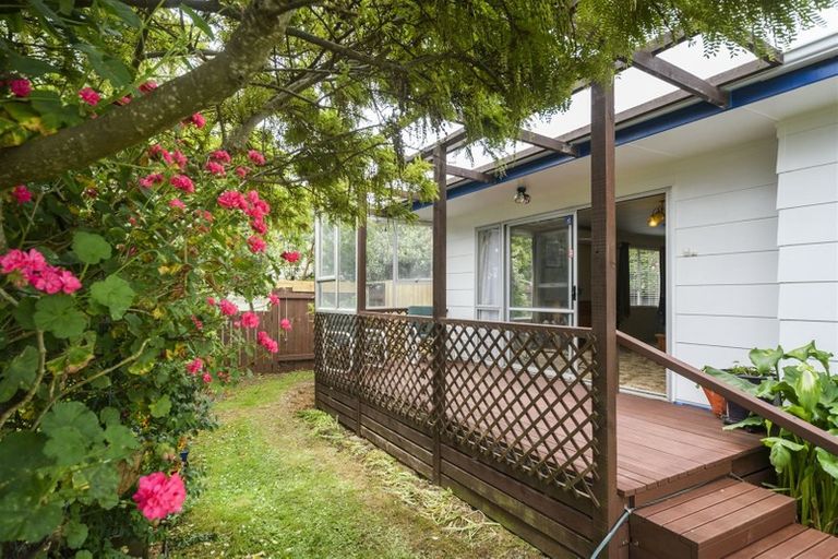 Photo of property in 5 Hillcrest Drive, Kelvin Grove, Palmerston North, 4414