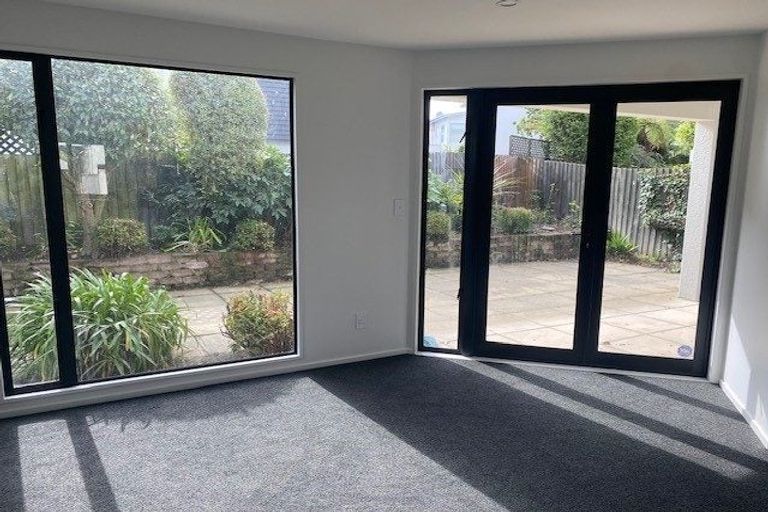 Photo of property in 32 Oakford Close, Riccarton, Christchurch, 8011