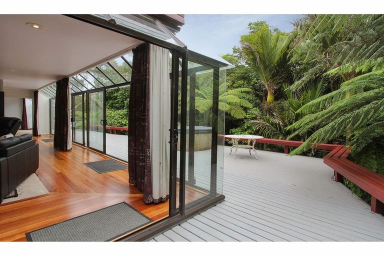Photo of property in 74 Roberts Road, Glenfield, Auckland, 0629