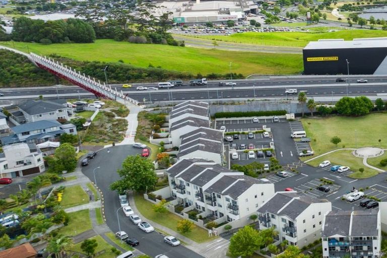Photo of property in 5e/71 Spencer Road, Oteha, Auckland, 0632