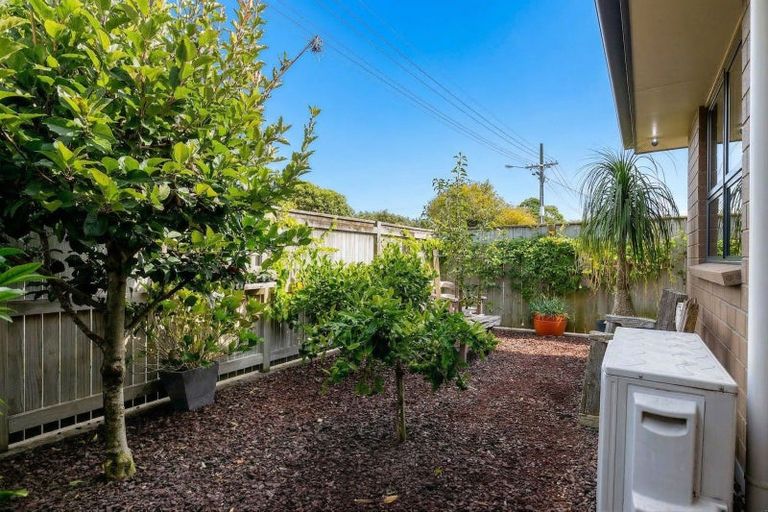 Photo of property in 1 Long Melford Road, Awapuni, Palmerston North, 4412