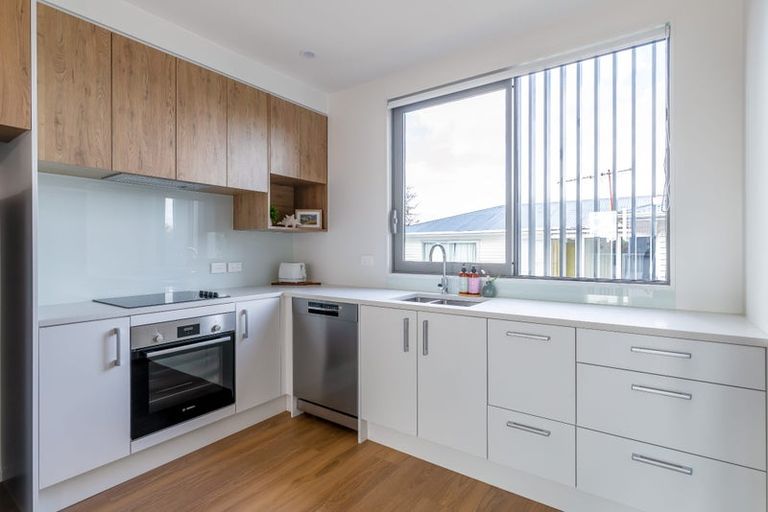 Photo of property in 4/2 Moor Avenue, Te Atatu Peninsula, Auckland, 0610