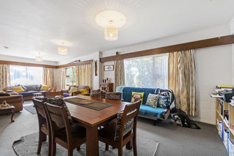 Photo of property in 2 Hogan Street, Pukekohe, 2120