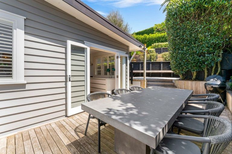 Photo of property in 8 Alfred Street, Northcote Point, Auckland, 0627