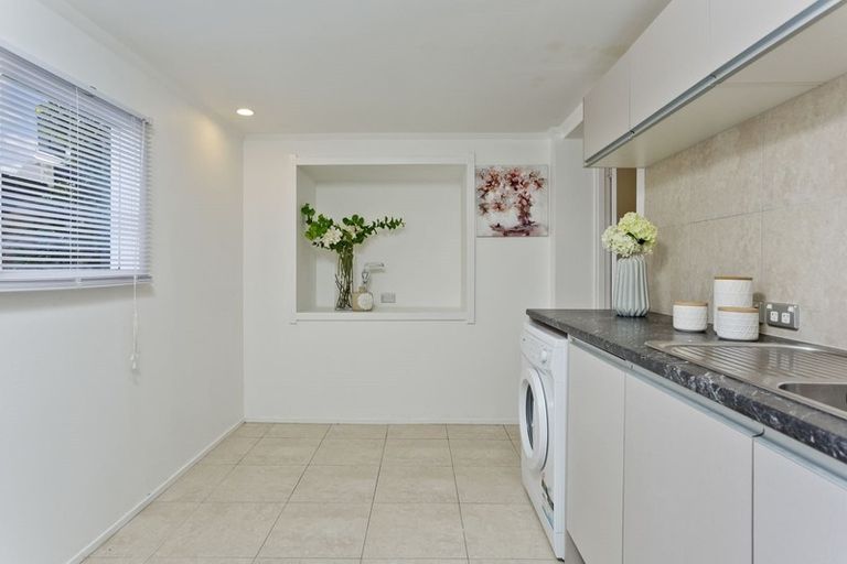 Photo of property in 1/160 East Coast Road, Forrest Hill, Auckland, 0620