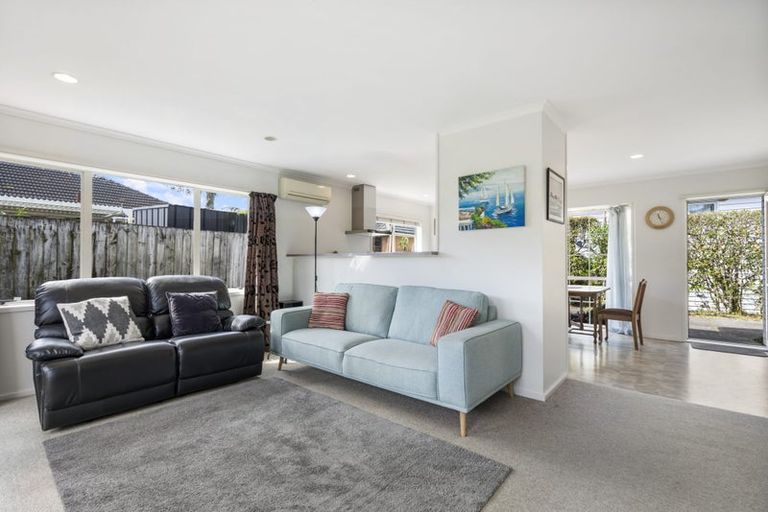 Photo of property in 2/42 Rua Road, Glen Eden, Auckland, 0602