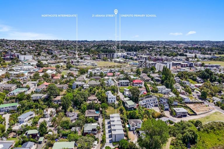 Photo of property in 21d Arahia Street, Northcote, Auckland, 0627