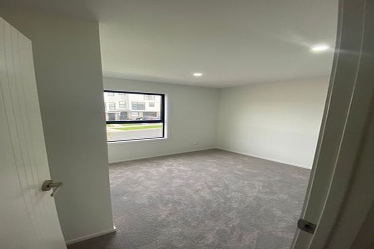 Photo of property in 6 Paina Crescent, Massey, Auckland, 0614