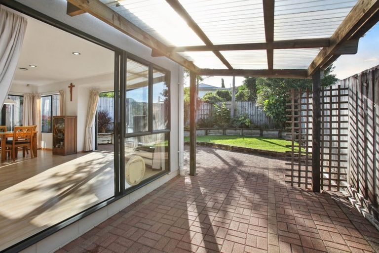 Photo of property in 2/148 Pigeon Mountain Road, Half Moon Bay, Auckland, 2012