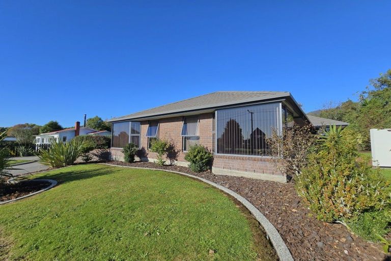 Photo of property in 16 Gibson Street, Ross, 7812