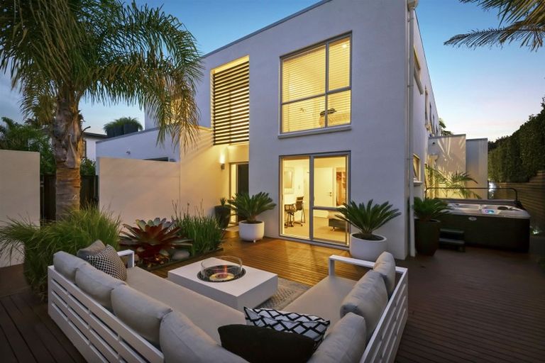 Photo of property in 15 Waitemata Road, Hauraki, Auckland, 0622