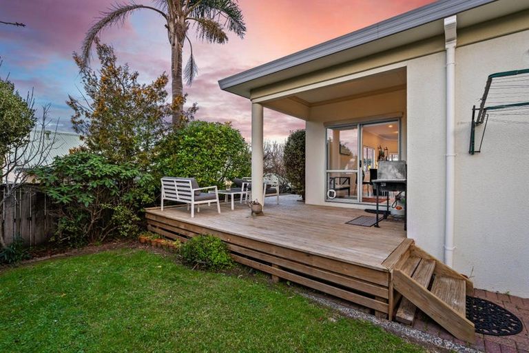 Photo of property in 21 Cinnabar Place, Westgate, Auckland, 0614