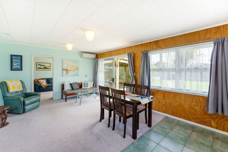 Photo of property in 19 Karaka Street, Otaki Beach, Otaki, 5512