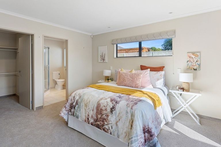 Photo of property in 98 Guildford Drive, Paraparaumu Beach, Paraparaumu, 5032