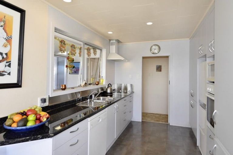 Photo of property in 25 Allington Road, Massey, Auckland, 0614