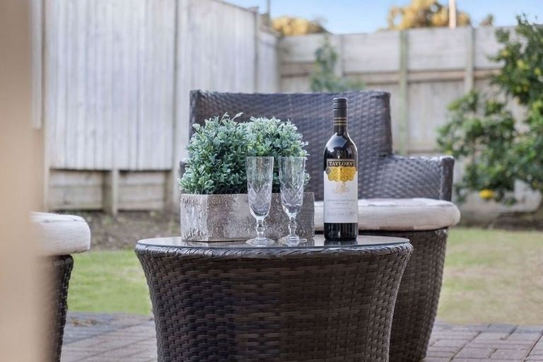 Photo of property in 18 Villino Place, Randwick Park, Auckland, 2105