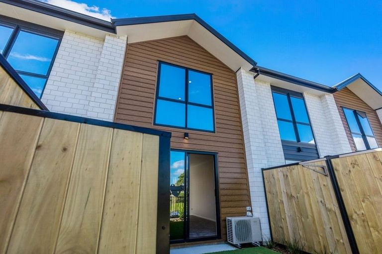 Photo of property in 5/172 Don Buck Road, Massey, Auckland, 0614