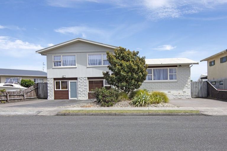 Photo of property in 31 Fergusson Street, Stoke, Nelson, 7011