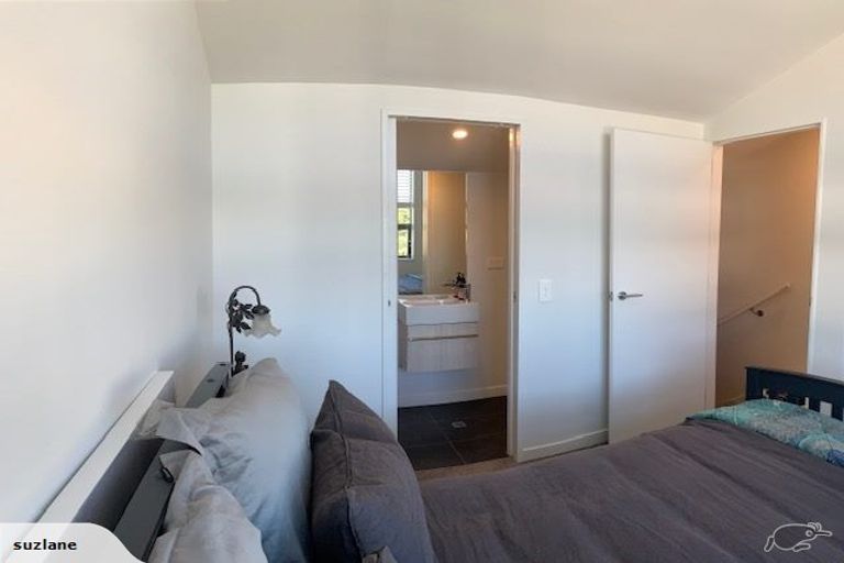 Photo of property in 2u2 Stone Street, Miramar, Wellington, 6022