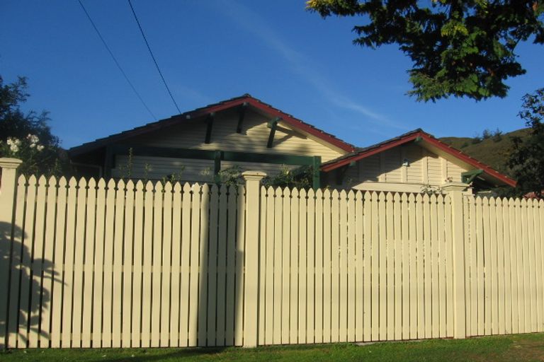 Photo of property in 6 Lockett Street, Waterloo, Lower Hutt, 5011