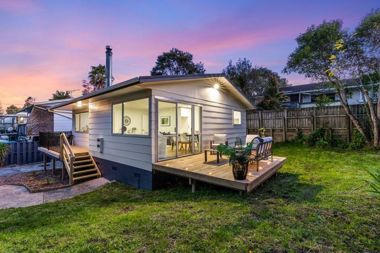 Photo of property in 9a/2 De Val Drive, Titirangi, Auckland, 0604