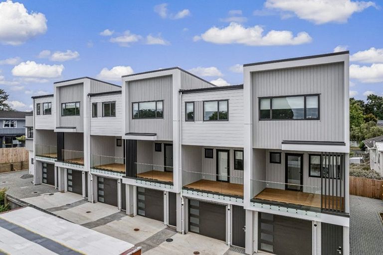 Photo of property in 345 Pakuranga Road, Pakuranga Heights, Auckland, 2010