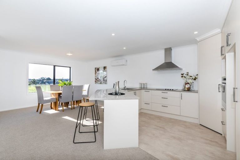 Photo of property in 8 Bosun Place, Te Atatu Peninsula, Auckland, 0610