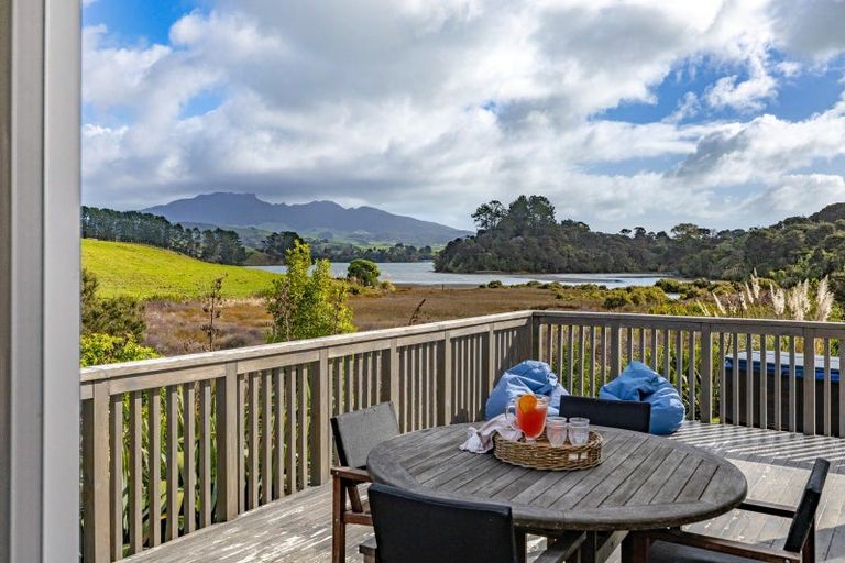 Photo of property in 25 Robertson Street, Raglan, 3225