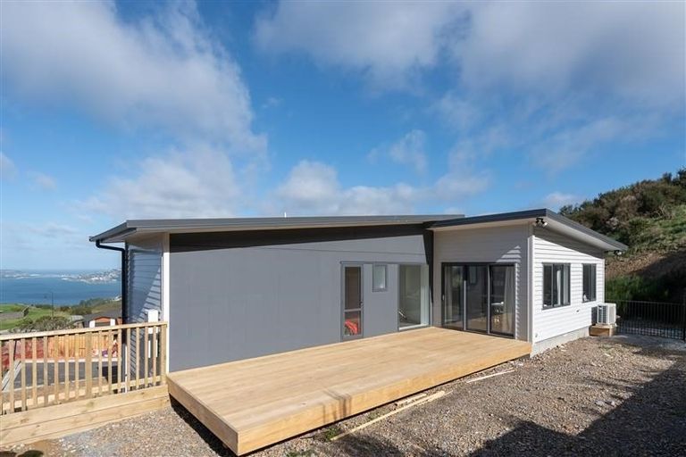 Photo of property in 7a Grumman Lane, Newlands, Wellington, 6037