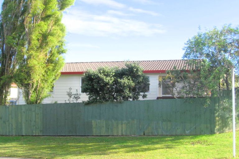 Photo of property in 96 Keegan Drive, Massey, Auckland, 0614